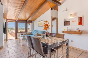 Dining - Apartment 'Con Vistas A Las Montañas' with Mountain View, Wi-Fi and Air Conditioning (Ambroz)