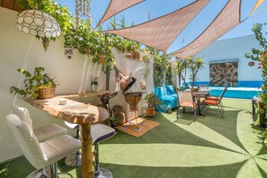 Outdoor dining - Apartment 'Con Vistas A Las Montañas' with Mountain View, Wi-Fi and Air Conditioning (Ambroz)