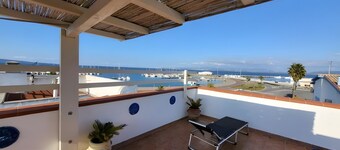 Holiday Home 'La Perla Del Mare' with Sea View, Wi-Fi and Air Conditioning