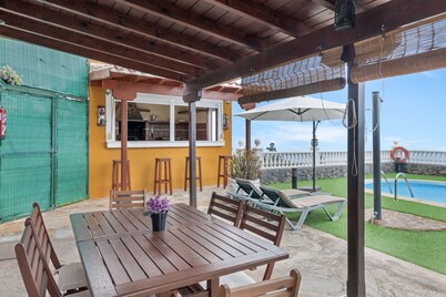 Holiday Home 'Terrazita' with Sea View, Wi-Fi and Air Conditioning