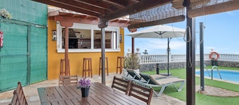 Holiday Home 'Terrazita' with Sea View, Wi-Fi and Air Conditioning