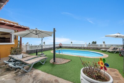 Holiday Home 'Terrazita' with Sea View, Wi-Fi and Air Conditioning