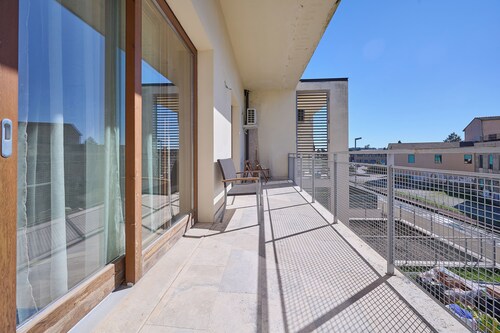 Apartment 'Sara' with Private Terrace, Wi-Fi and Air Conditioning