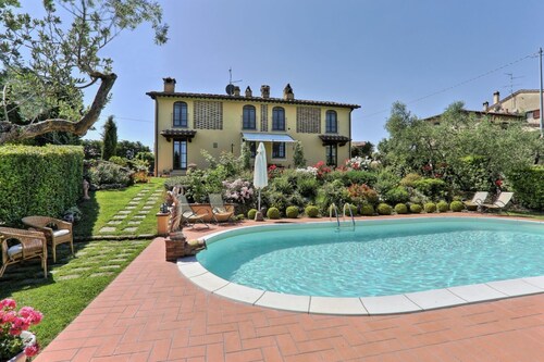 Villa 'Antica Sosta Renai' with Private Pool, Terrace and Wi-Fi