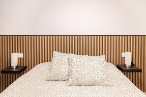 2 bedrooms, bed sheets