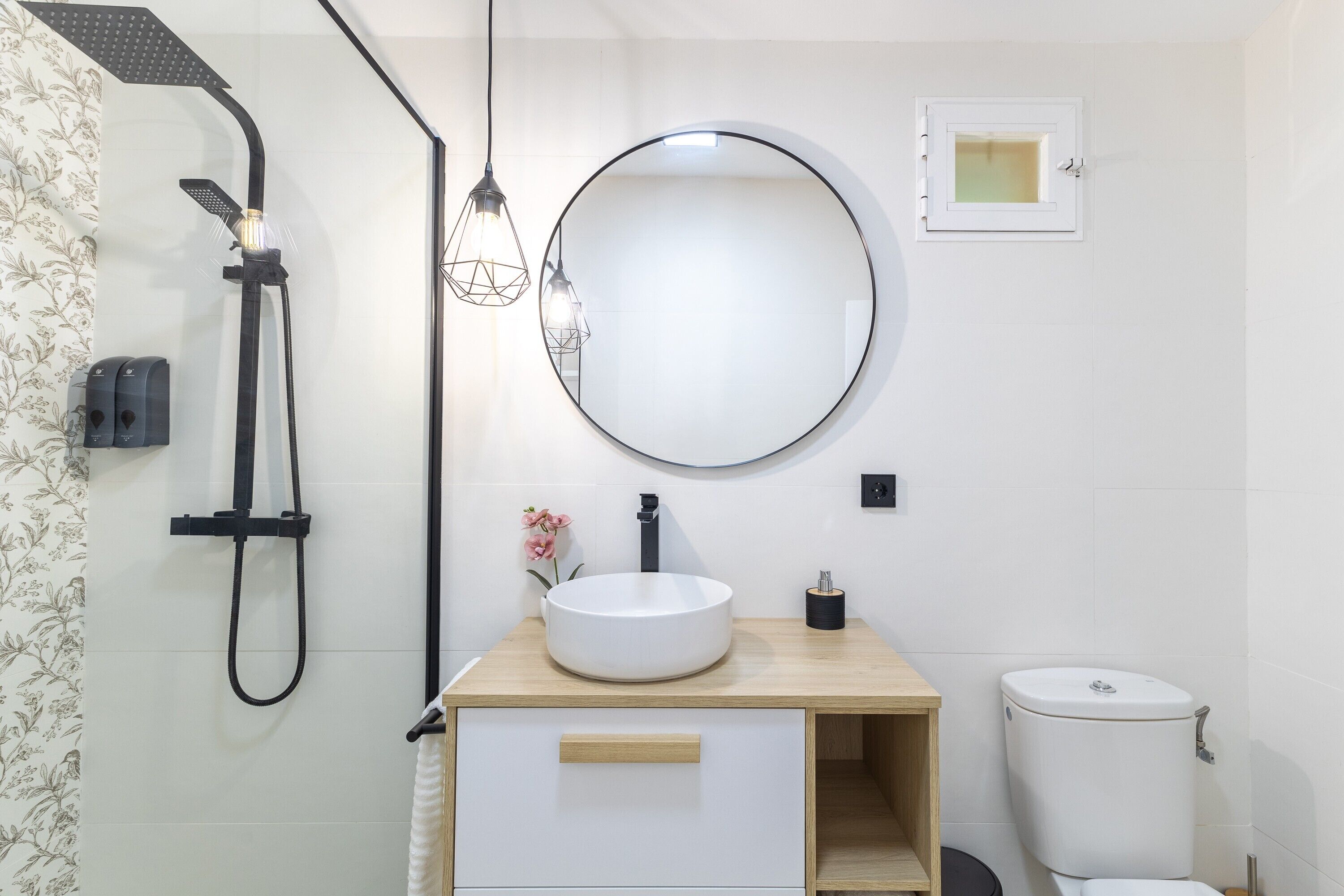 Douche, serviettes fournies