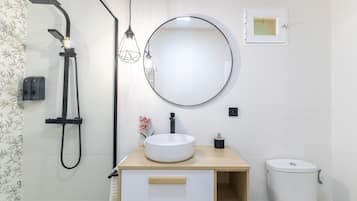 Douche, serviettes fournies