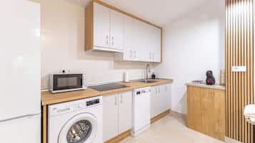 Fridge, microwave, stovetop, dishwasher