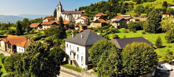 Apartment 'La Magnanerie' with Mountain View, Private Garden and Wi-Fi