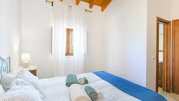 2 chambres, fer et planche à repasser, Wi-Fi gratuit, draps fournis