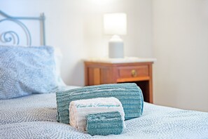 2 slaapkamers, een strijkplank/strijkijzer, gratis wifi, beddengoed