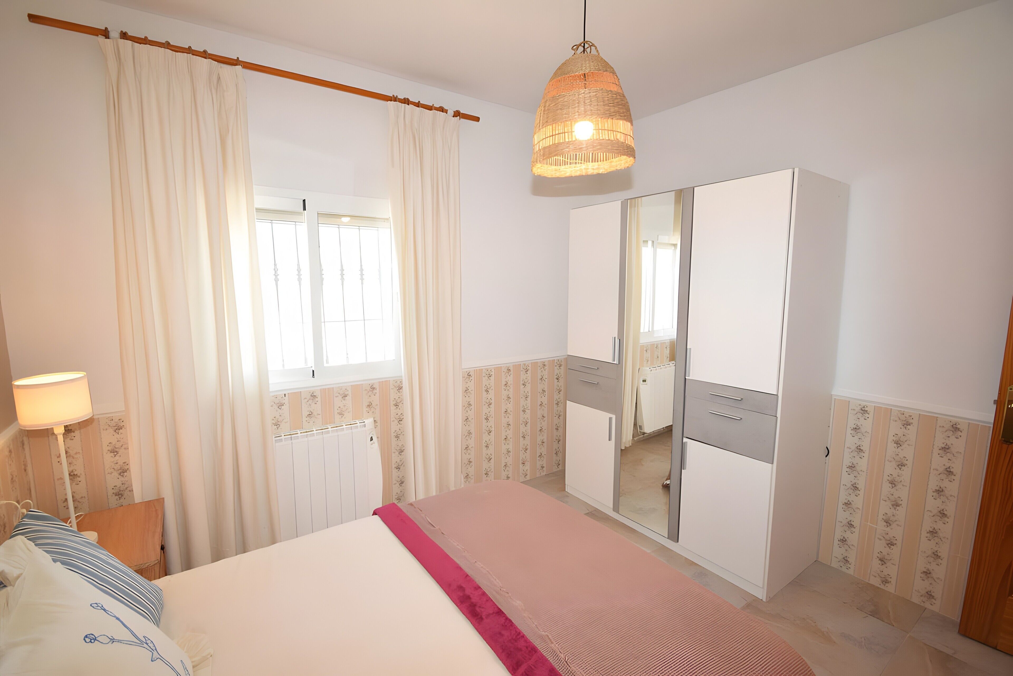 3 quartos, ferros/tábuas de passar roupa, Wi-Fi de cortesia