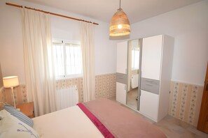 3 quartos, ferros/tábuas de passar roupa, Wi-Fi de cortesia