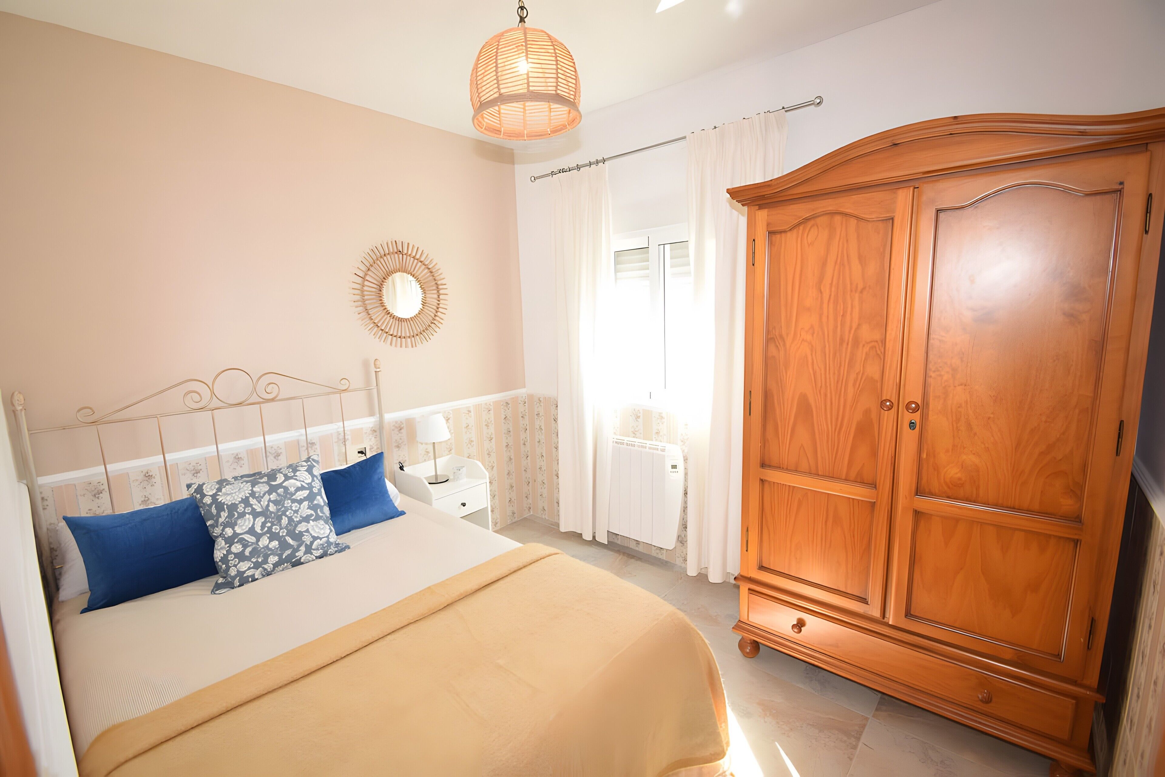 3 bedrooms, iron/ironing board, free WiFi, bed sheets