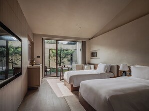 In-room safe, laptop workspace, blackout curtains, soundproofing - Younch Hotel Xi'An (Xi'an)