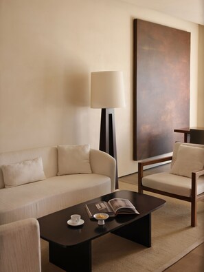 Luxury Suite, 1 King Bed, Private Bathroom, City View | Living area | TV, printers - Younch Hotel Xi'An (Xi'an)