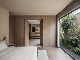 Luxury Suite, 1 King Bed, Non Smoking, Garden View | In-room safe, laptop workspace, blackout drapes, soundproofing