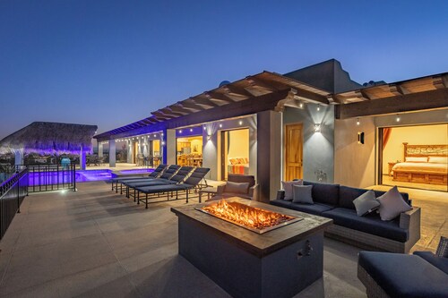 BRAND NEW - Spacious 5-bedroom house with WiFi, AC in Los Barriles SLEEPS 16