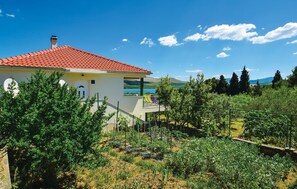 Property grounds - Awesome apartment in Brodarica (Brodarica)