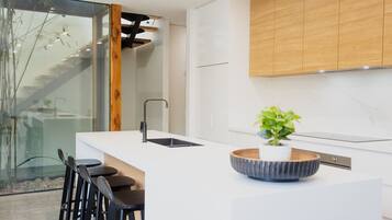 Fridge, microwave, oven, stovetop