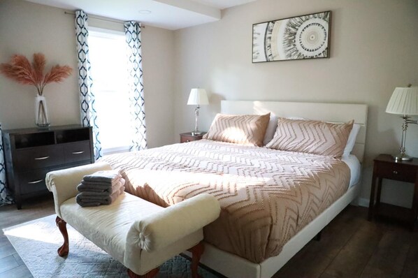 4 bedrooms, iron/ironing board, WiFi, bed sheets