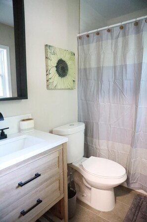 Unclassified image, 3 of 17, button - Charming 4-bedroom house with WiFi, AC in pleasant Chesterfield (Chesterfield)