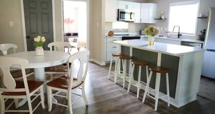 Charming 4-bedroom house with WiFi, AC in pleasant Chesterfield