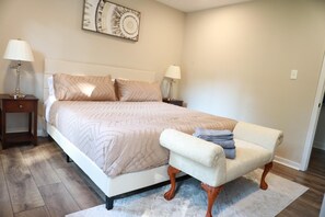 4 bedrooms, iron/ironing board, WiFi, bed sheets