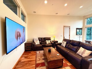 Smart TV, stereo - Luxury Family Escape: Pet-Friendly Mercer Island Retreat w/ Pool Table & Patio (Mercer Island)