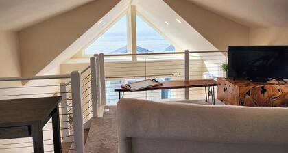 Ocean View! Charming Home with Loft, Sleeps 6! Dog Friendly!