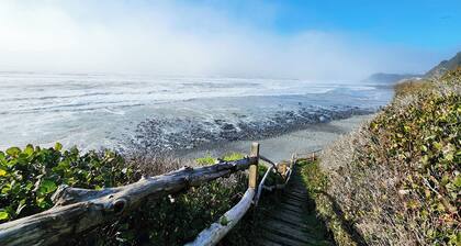 Ocean View! Charming Home with Loft, Sleeps 6! Dog Friendly!