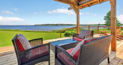 Oceanfront Cottage | Pet-Friendly | Direct Beach Access | North Rustico Bay!
