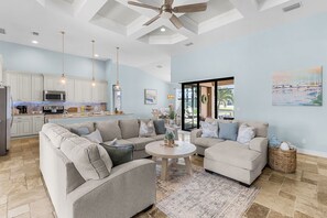 Smart TV - Heated Pool, Gulf Access, Dock, Outdoor Kitchen - Gulf Coast Haven - Roelens (Cape Coral)