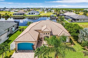Exterior - Heated Pool, Gulf Access, Dock, Outdoor Kitchen - Gulf Coast Haven - Roelens (Cape Coral)