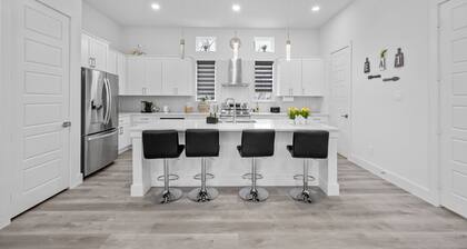 BRs w/ Ensuite Baths l Pet-Friendly l Central Loc