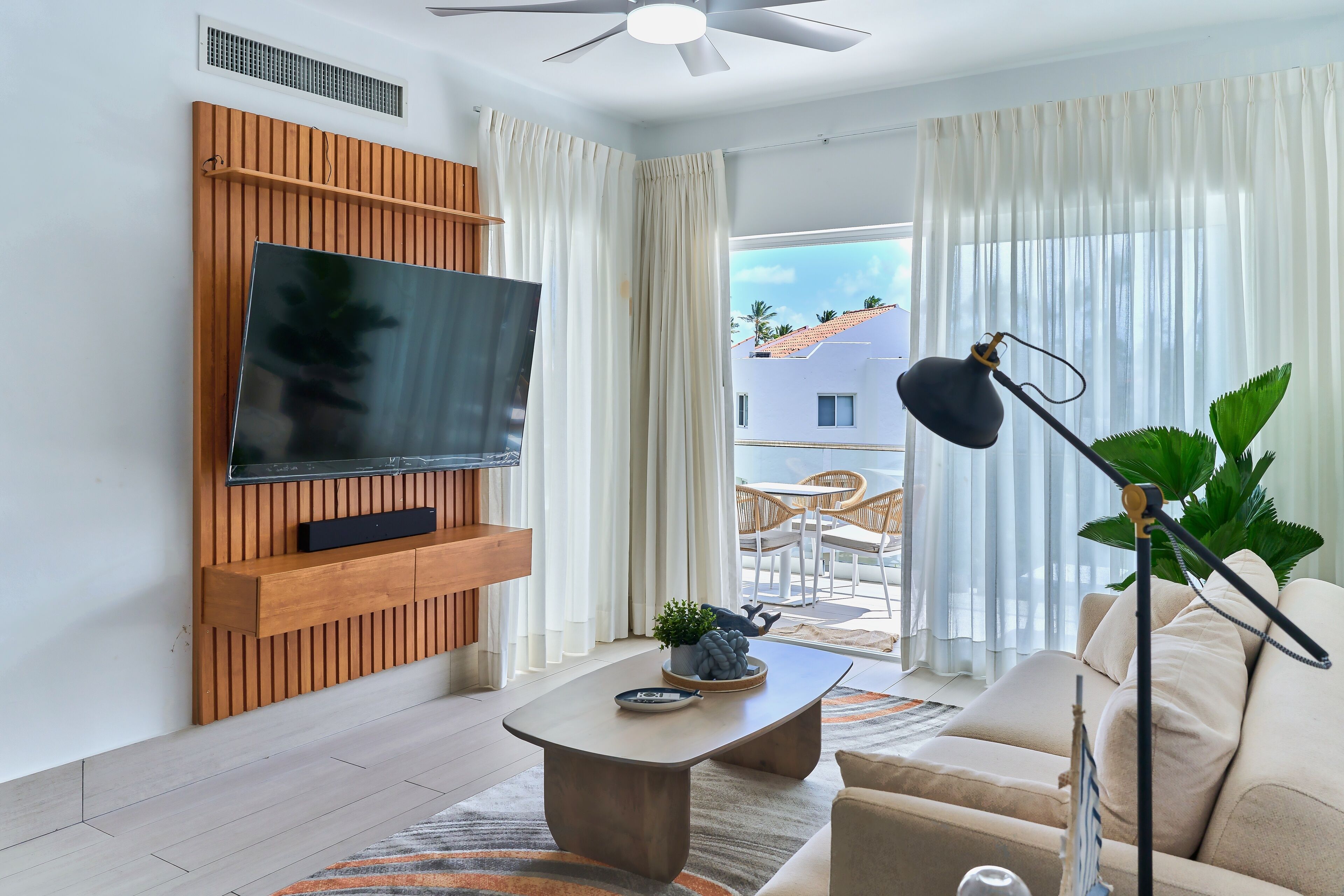 Deluxe Apartment, Balcony, Partial Ocean View | Living area