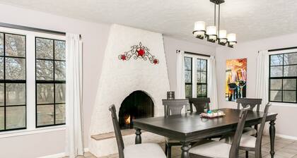 Hacienda Oaks | 3/2.5, Hot Tub, Full Kitchen, Grill & Fire-pit