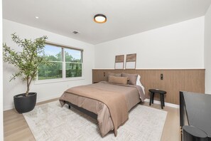 6 bedrooms, iron/ironing board, free WiFi, bed sheets