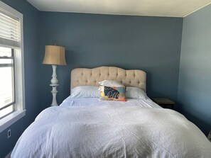 3 bedrooms, iron/ironing board, WiFi, bed sheets - Geyserville Getaway Retreat   30 day minimum (Geyserville)