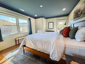 8 bedrooms, iron/ironing board, travel cot, free WiFi - The Grange · Heated Pool, Gym, Fire Pit, Hot tub (Asheville)