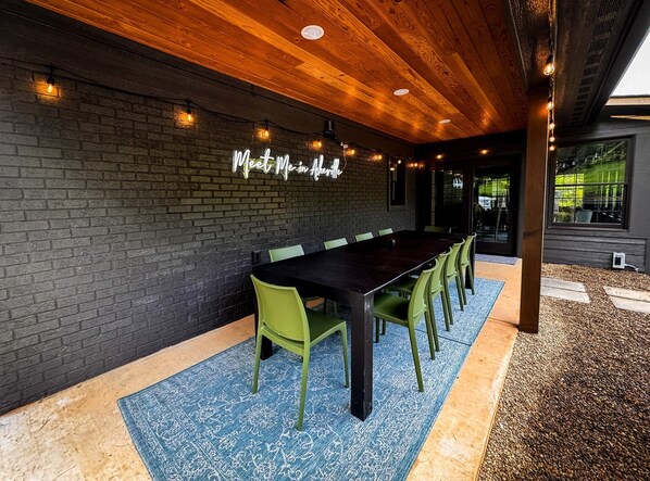 Outdoor dining