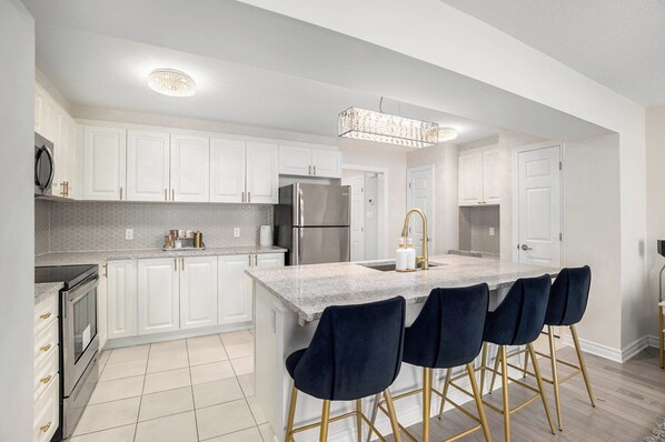 Micro-ondes, four, plaque de cuisson, lave-vaisselle