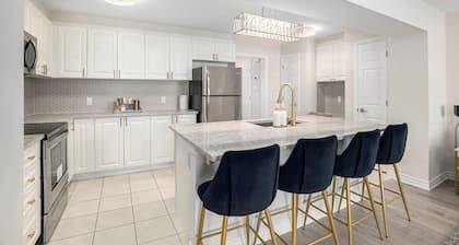 3 bedroom 2.5 Bath house- Short-term