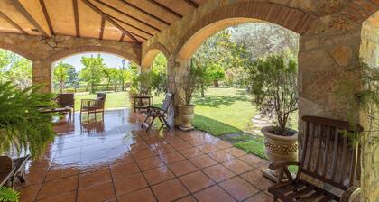 Country House 'Finca La Lobera' with Pool, Mountain Views, Wi-Fi & A/C