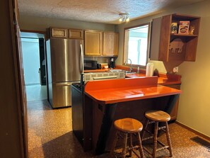 冰箱、微波炉、烤箱、炉灶