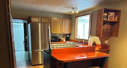 Camp Bellaire - Lakes - Ski - Golf - Walk to Downtown and Shorts Brewing!