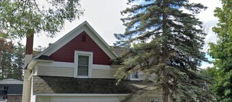 Camp Bellaire - Lakes - Ski - Golf - Walk to Downtown and Shorts Brewing!