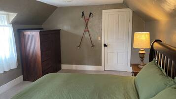3 bedrooms, WiFi, bed sheets, wheelchair access