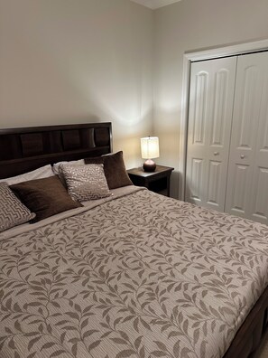 2 bedrooms, iron/ironing board, WiFi, bed sheets - Cozy 2-bedroom townhome in charming Saratoga Springs with WiFi (Saratoga Springs)