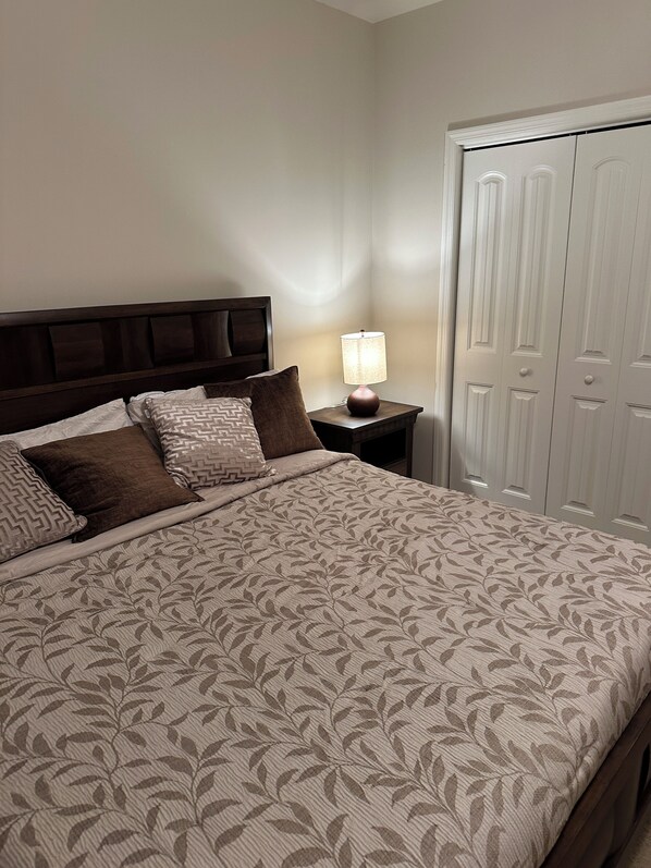 2 chambres, fer et planche à repasser, Wi-Fi, draps fournis